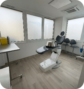 Salle de laboratoire propre pour les prélèvements sanguins